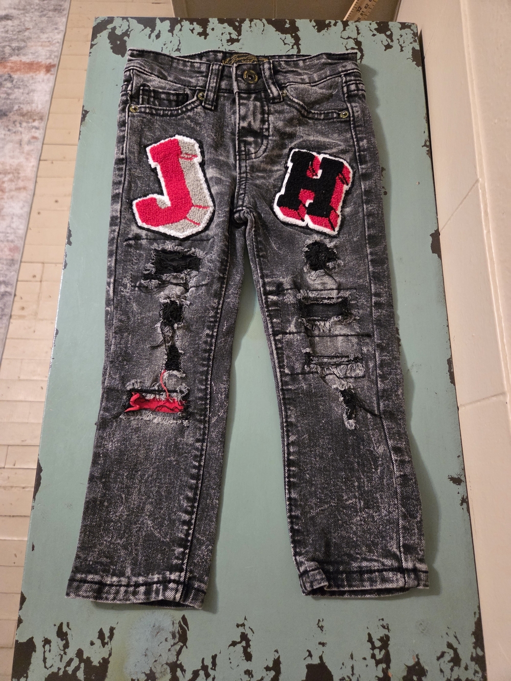 Jewel House Toddler 3T Distressed Black Acid-Wash Jeans with Red Patch Accents